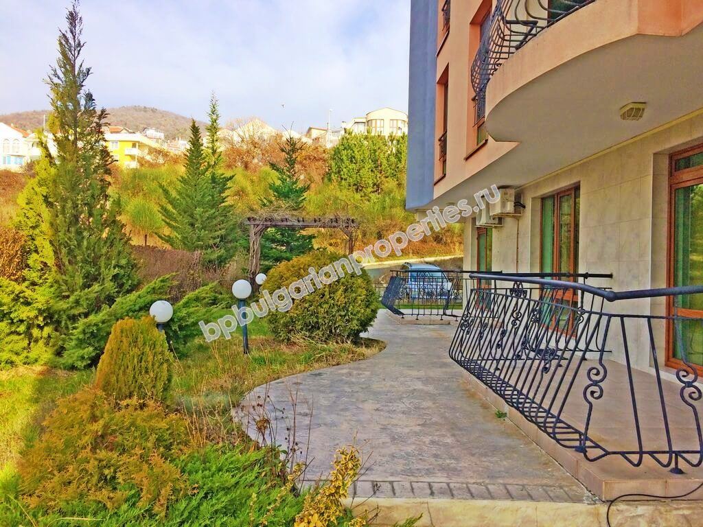 Двухкомнатная меблированная квартира для продажи вблизи моря в курорте Святой Влас