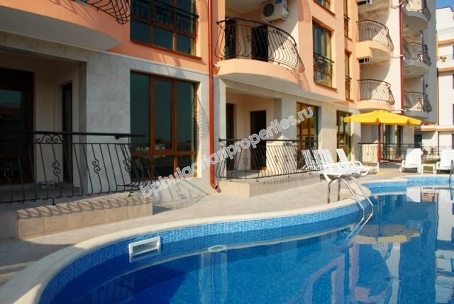 Двухкомнатная меблированная квартира для продажи вблизи моря в курорте Святой Влас