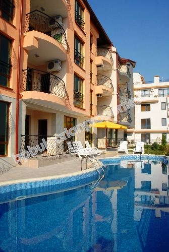 Двухкомнатная меблированная квартира для продажи вблизи моря в курорте Святой Влас