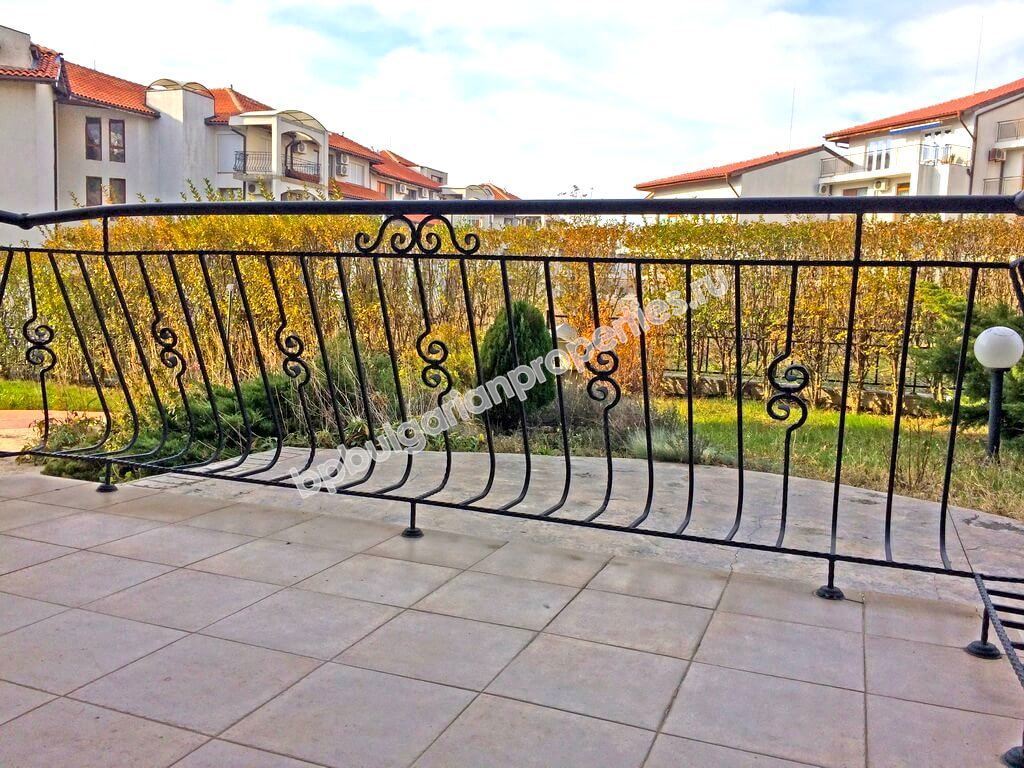 Двухкомнатная меблированная квартира для продажи вблизи моря в курорте Святой Влас