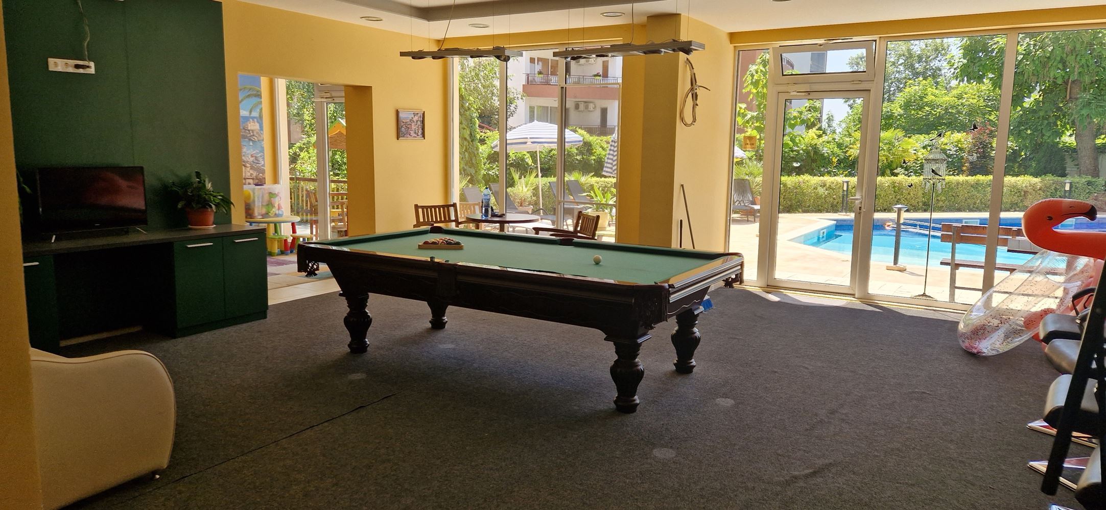 Меблированная двухкомнатная квартира в 100 метрах от моря в Равда