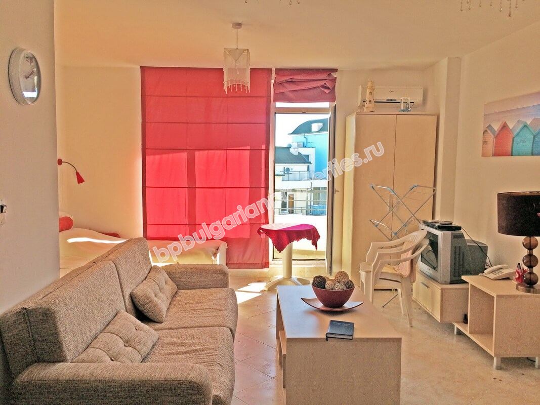 Дешевая меблированная студия на продажу в курорте Кошарица