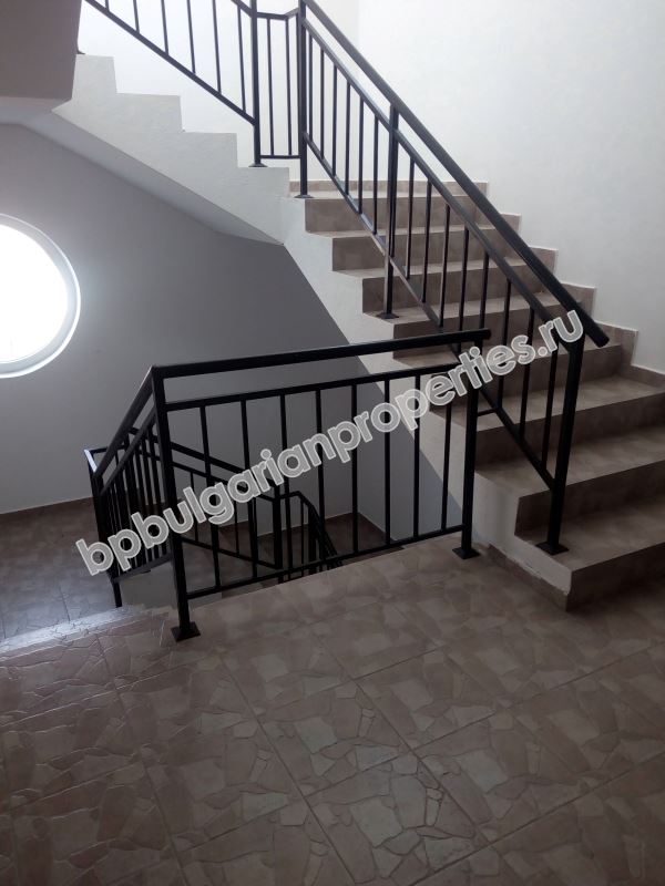 Двухкомнатная квартира с гаражомна продажу близко от моря в Равде