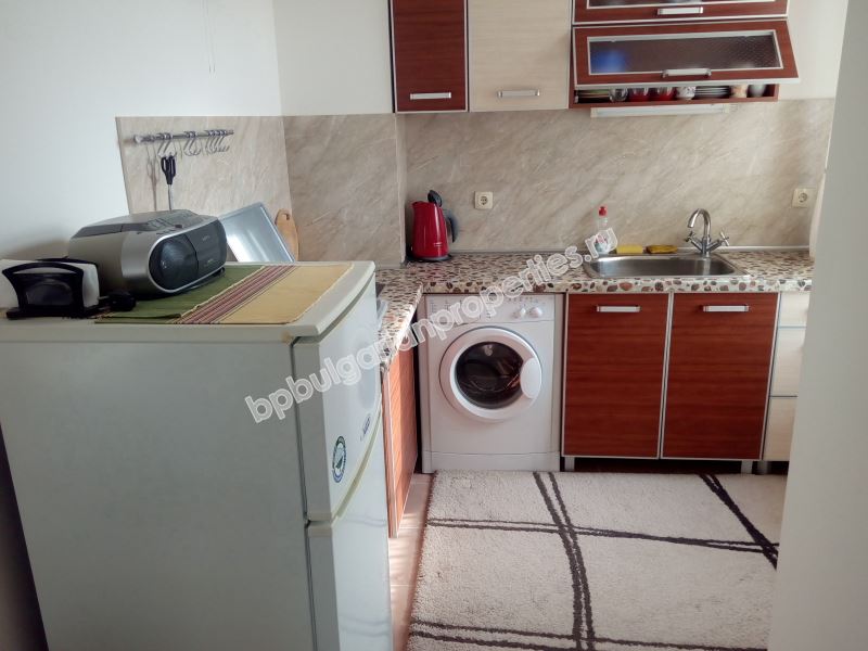 Двухкомнатная квартира с гаражомна продажу близко от моря в Равде