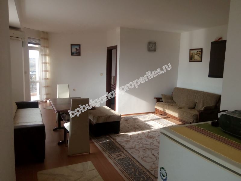 Двухкомнатная квартира с гаражомна продажу близко от моря в Равде