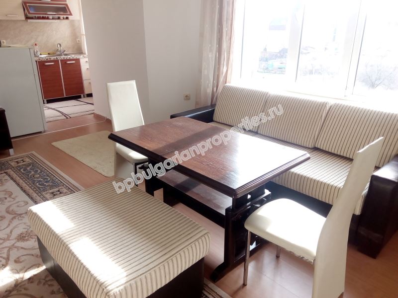 Двухкомнатная квартира с гаражомна продажу близко от моря в Равде