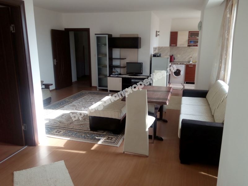 Двухкомнатная квартира с гаражомна продажу близко от моря в Равде