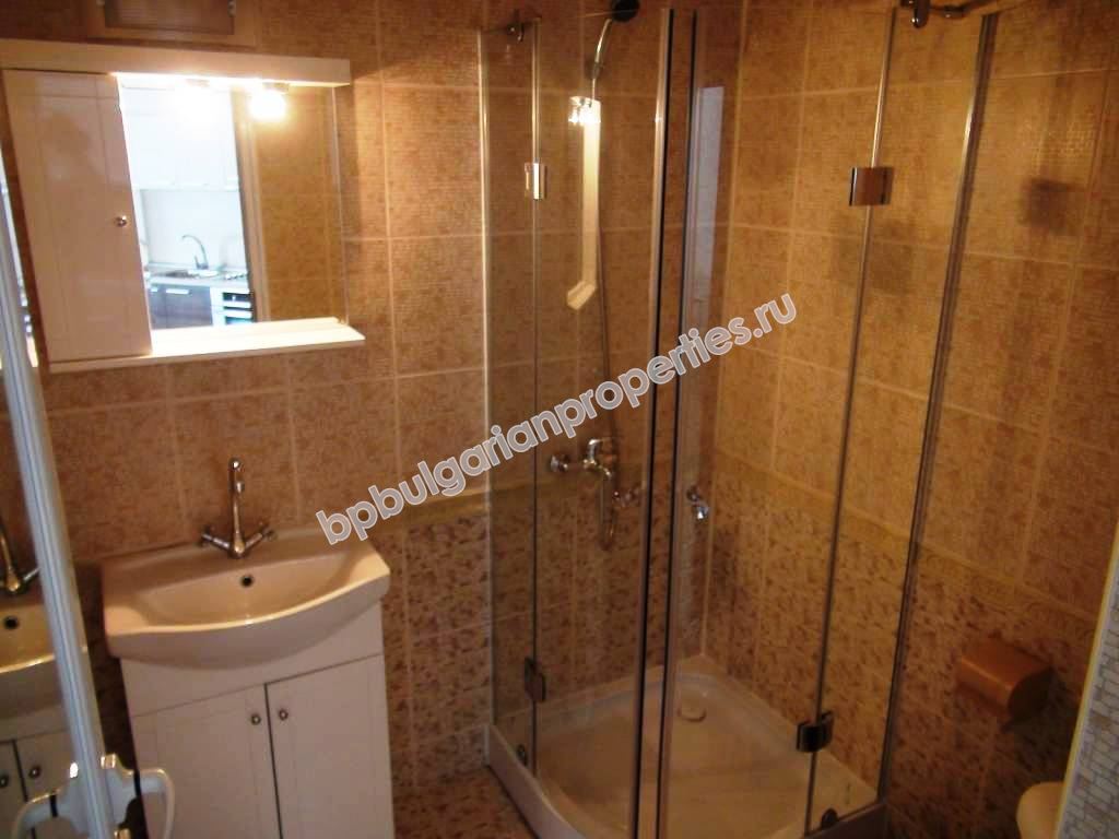 Двухкомнатная меблированная квартиры для продажи на первой линии моря в Равде