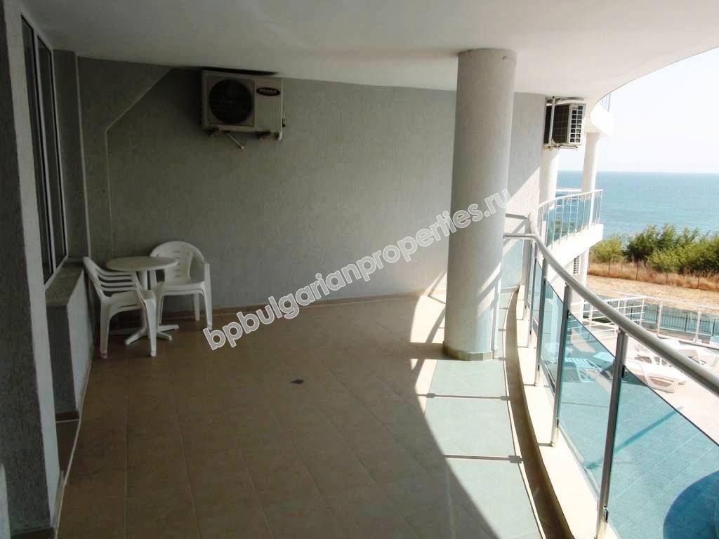 Двухкомнатная меблированная квартиры для продажи на первой линии моря в Равде