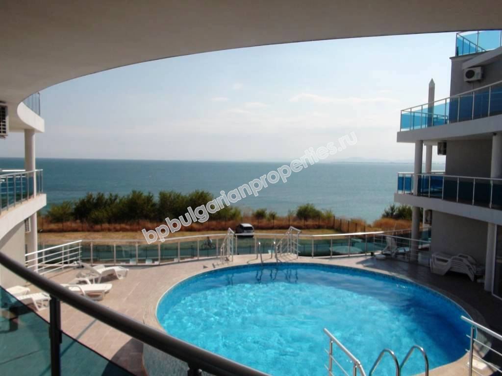 Двухкомнатная меблированная квартиры для продажи на первой линии моря в Равде