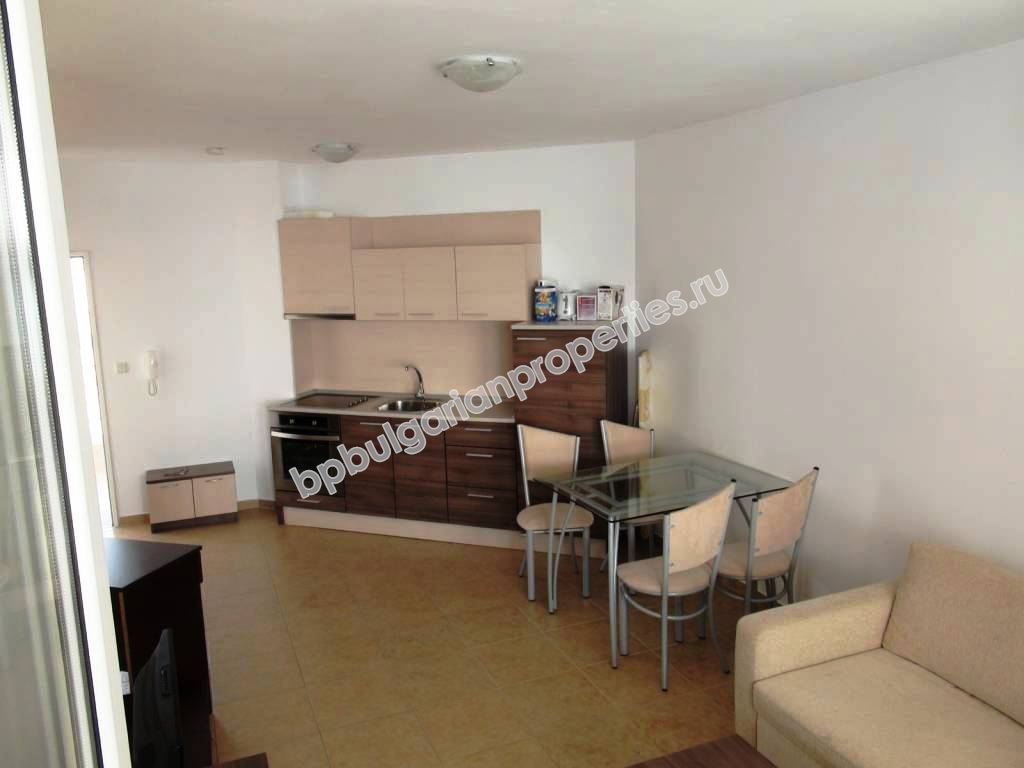 Двухкомнатная меблированная квартиры для продажи на первой линии моря в Равде