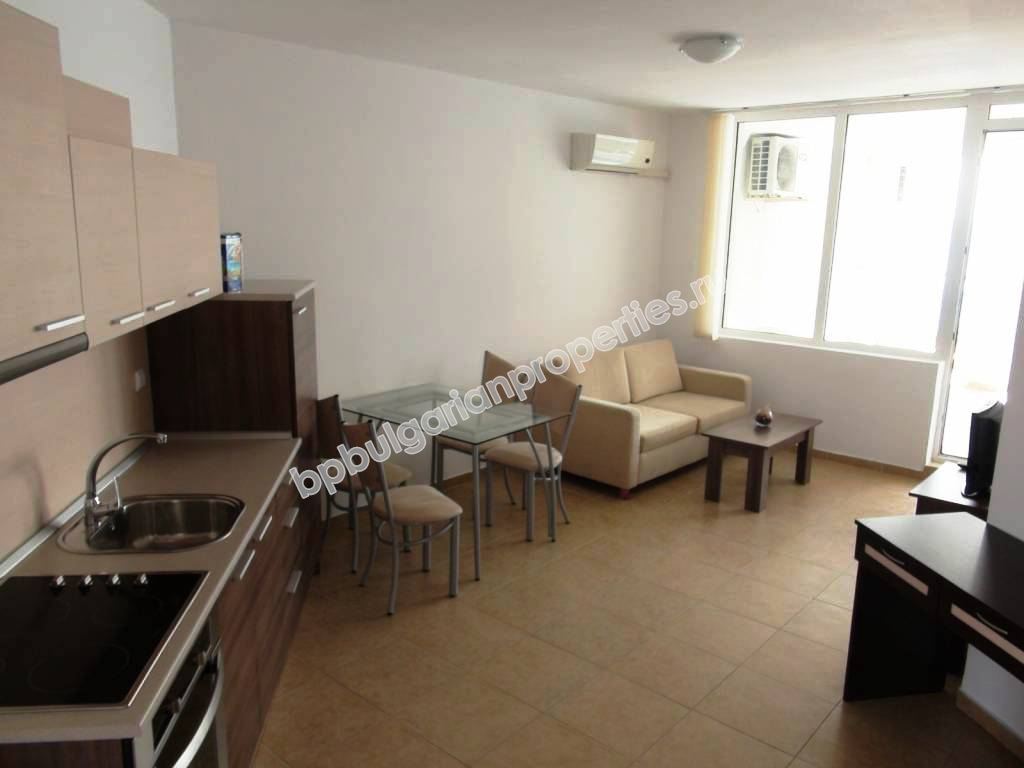 Двухкомнатная меблированная квартиры для продажи на первой линии моря в Равде