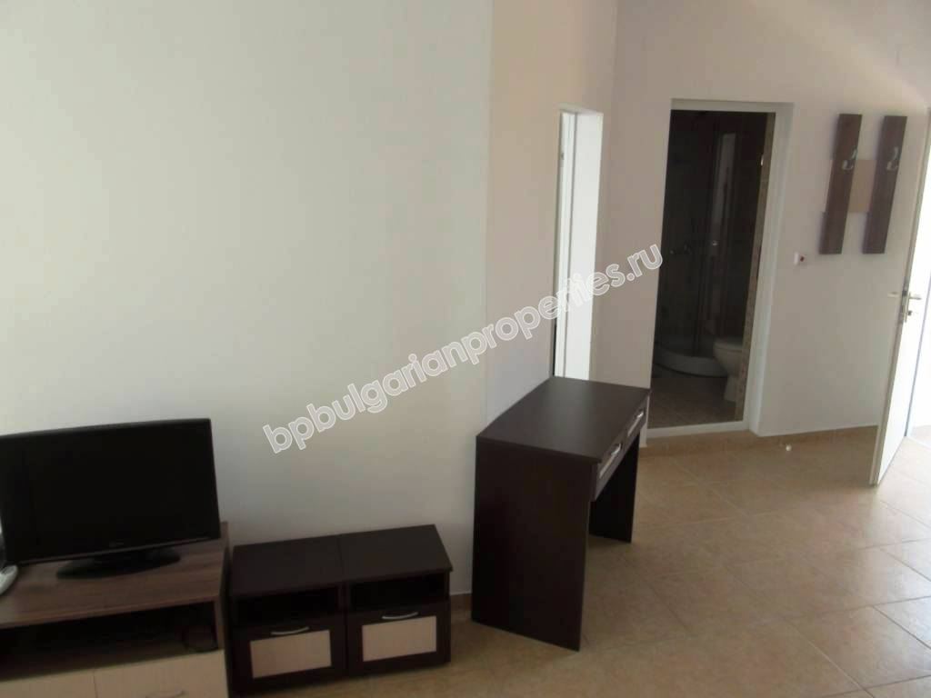 Двухкомнатная меблированная квартиры для продажи на первой линии моря в Равде