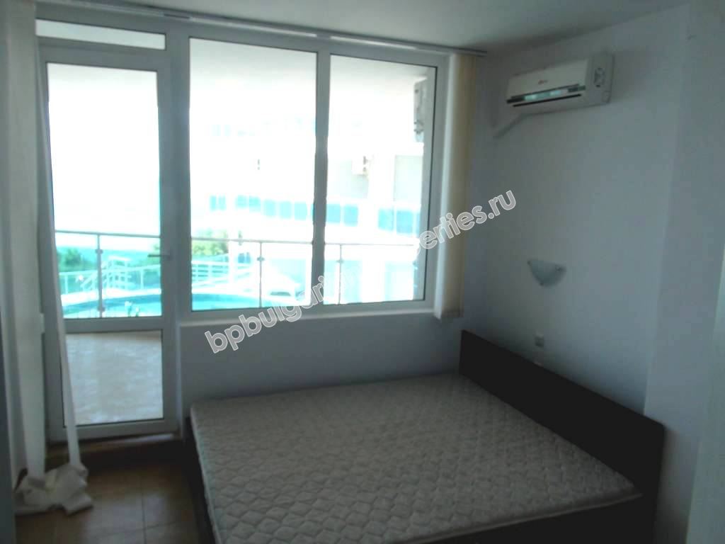 Двухкомнатная меблированная квартиры для продажи на первой линии моря в Равде