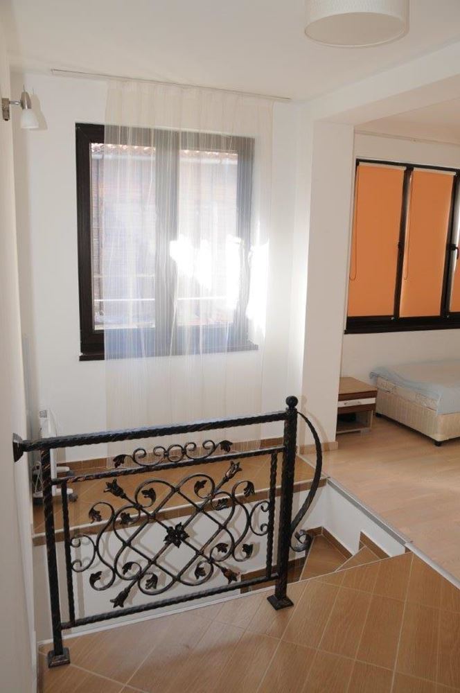 СНИЖЕНА ЦЕНА! Двухэтажный реставрированный дом в старой части Созополя