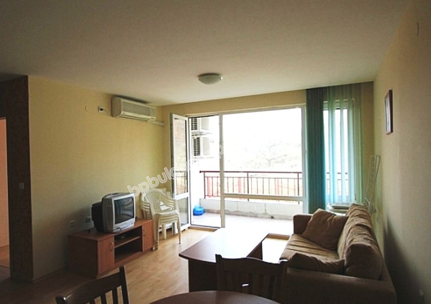 Двухкомнатная меблированная квартира на продажу близко к морю в курорте Солнечный Берег