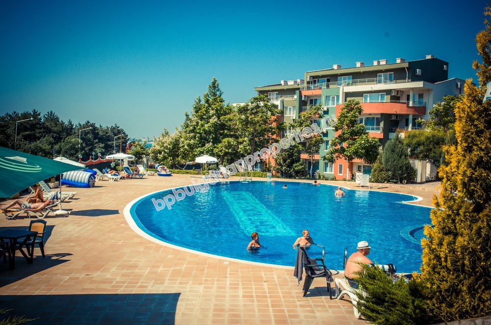 Двухкомнатная меблированная квартира на продажу близко к морю в курорте Солнечный Берег