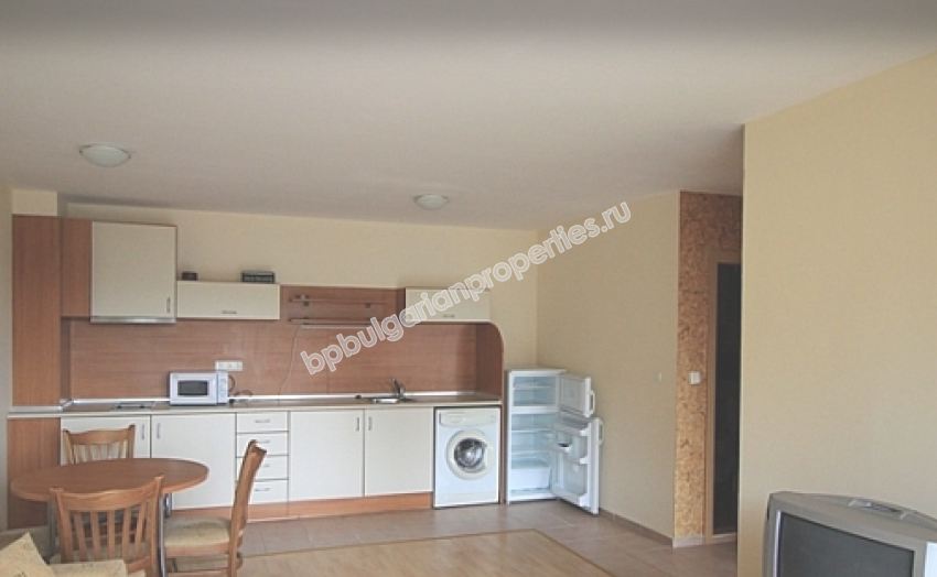 Двухкомнатная меблированная квартира на продажу близко к морю в курорте Солнечный Берег