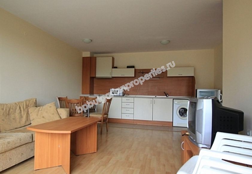 Двухкомнатная меблированная квартира на продажу близко к морю в курорте Солнечный Берег