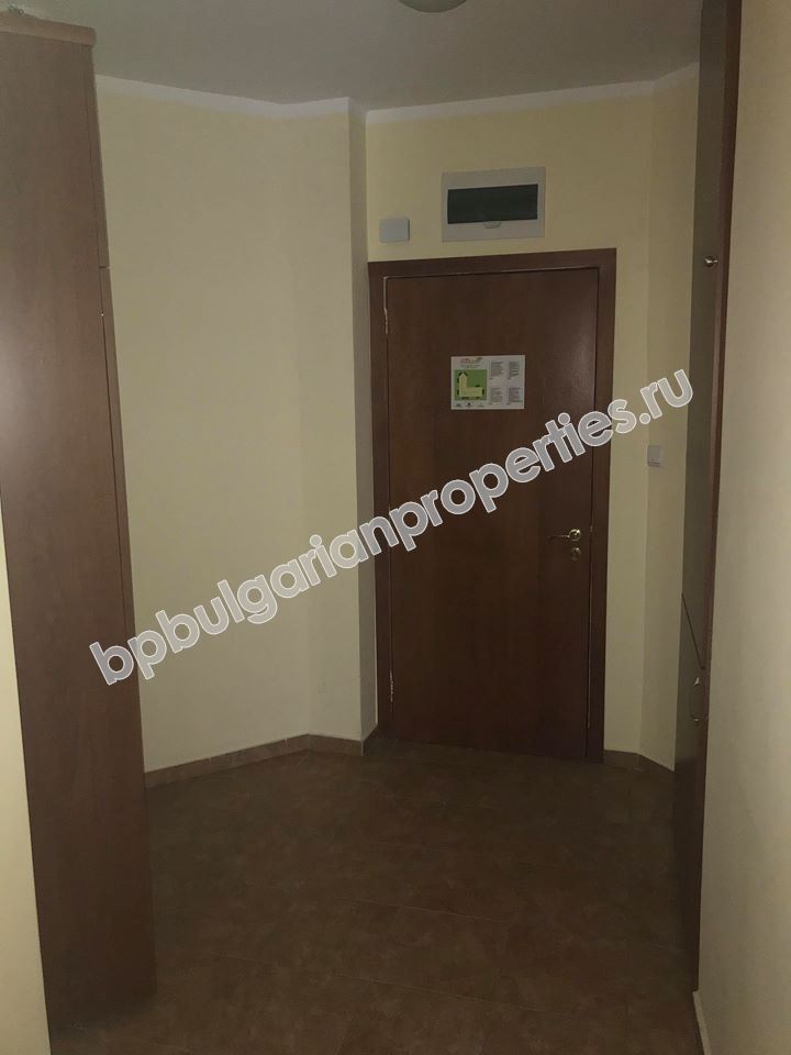 Меблированная двухкомнатная квартира на продажу в центре курорта Солнечный Берег