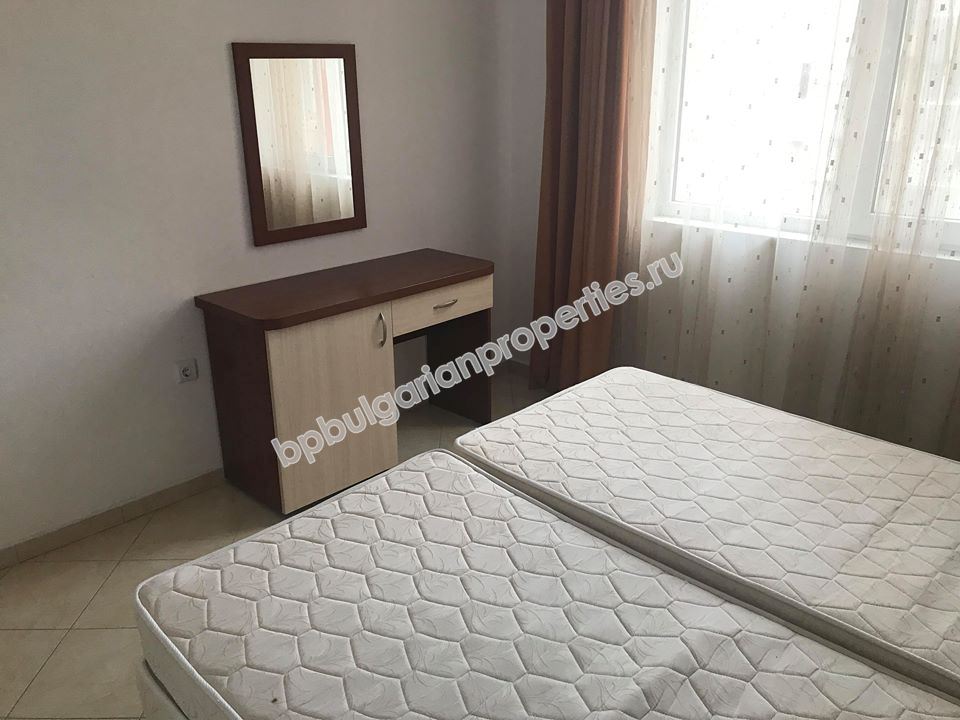 Меблированная двухкомнатная квартира на продажу в центре курорта Солнечный Берег