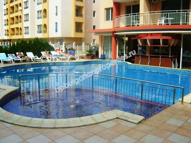 Меблированная двухкомнатная квартира на продажу в центре курорта Солнечный Берег