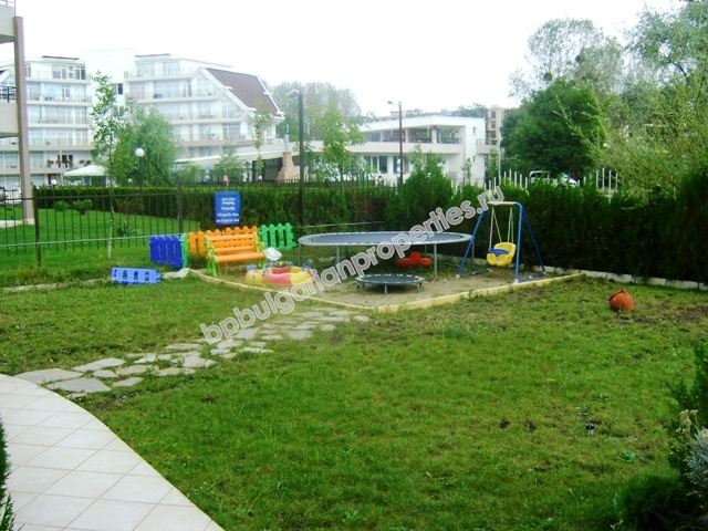 Меблированная двухкомнатная квартира на продажу в центре курорта Солнечный Берег