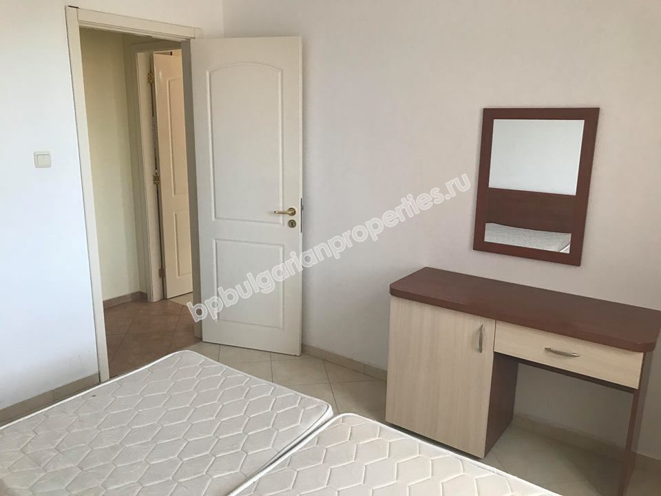 Меблированная двухкомнатная квартира на продажу в центре курорта Солнечный Берег