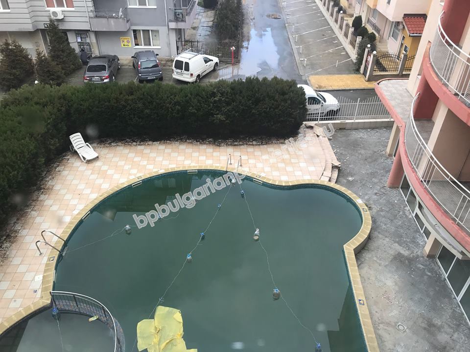 Меблированная двухкомнатная квартира на продажу в центре курорта Солнечный Берег