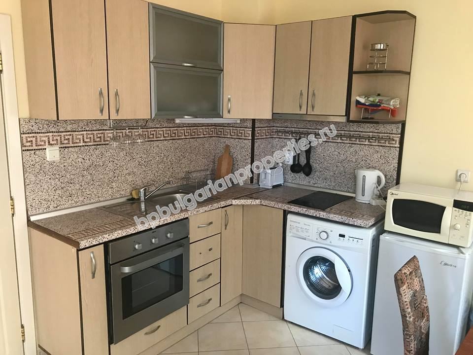 Меблированная двухкомнатная квартира на продажу в центре курорта Солнечный Берег