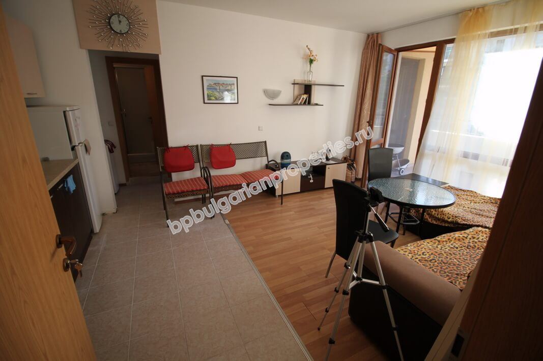 Меблированная двухкомнатная квартира близко к пляжу на продажу в курорте Солнечный Берег