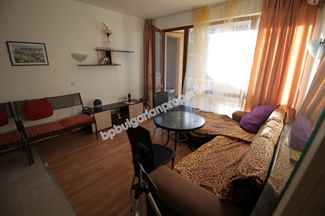 Меблированная двухкомнатная квартира близко к пляжу на продажу в курорте Солнечный Берег