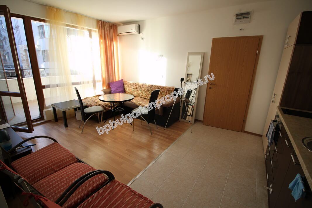 Меблированная двухкомнатная квартира близко к пляжу на продажу в курорте Солнечный Берег