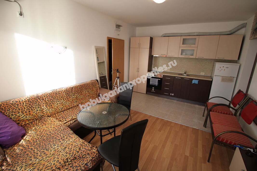 Меблированная двухкомнатная квартира близко к пляжу на продажу в курорте Солнечный Берег