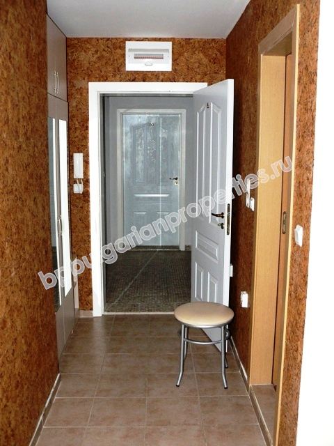 Большая меблированная студия на продажу близко к морю в курорте Солнечный Берег