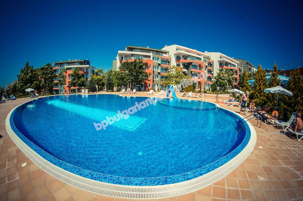 Большая меблированная студия на продажу близко к морю в курорте Солнечный Берег