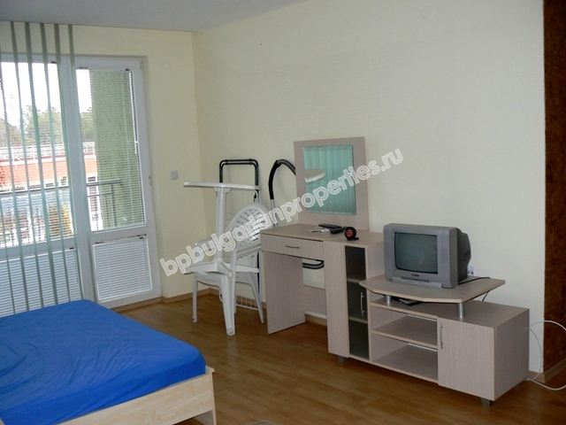 Большая меблированная студия на продажу близко к морю в курорте Солнечный Берег