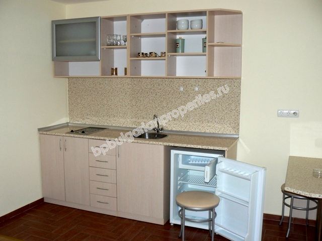 Большая меблированная студия на продажу близко к морю в курорте Солнечный Берег