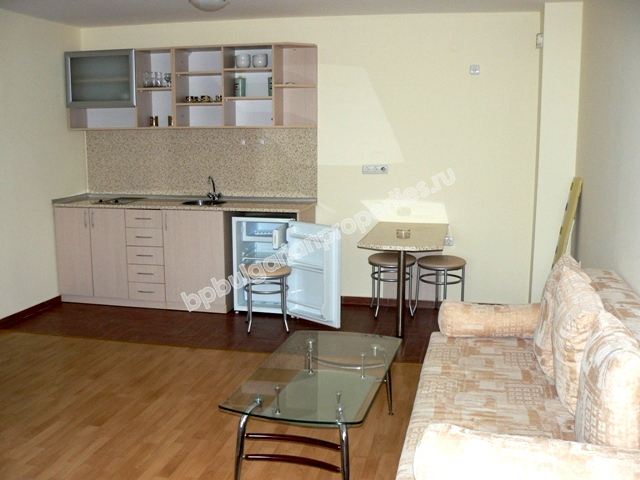 Большая меблированная студия на продажу близко к морю в курорте Солнечный Берег