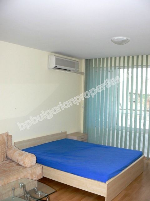 Большая меблированная студия на продажу близко к морю в курорте Солнечный Берег