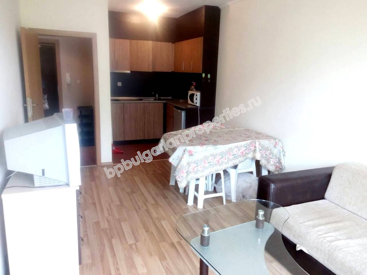 Двухкомнатная меблированная квартира на продажу близко к пляжу в курорте Солнечный Берег