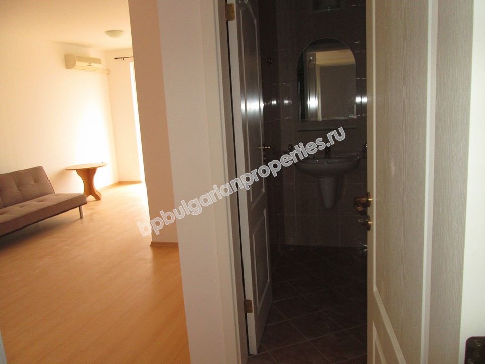 Меблированная двухкомнатная квартира на продажу в Солнечном Берегу