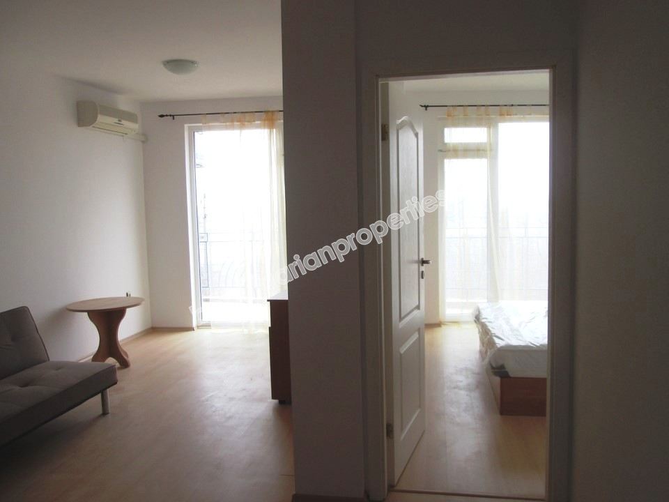 Меблированная двухкомнатная квартира на продажу в Солнечном Берегу