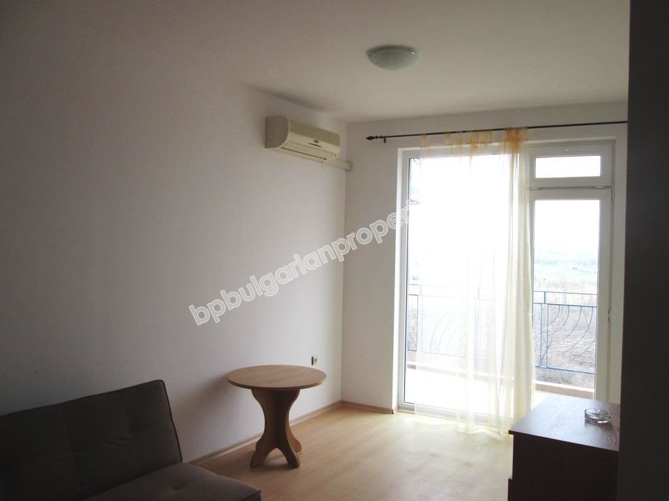 Меблированная двухкомнатная квартира на продажу в Солнечном Берегу