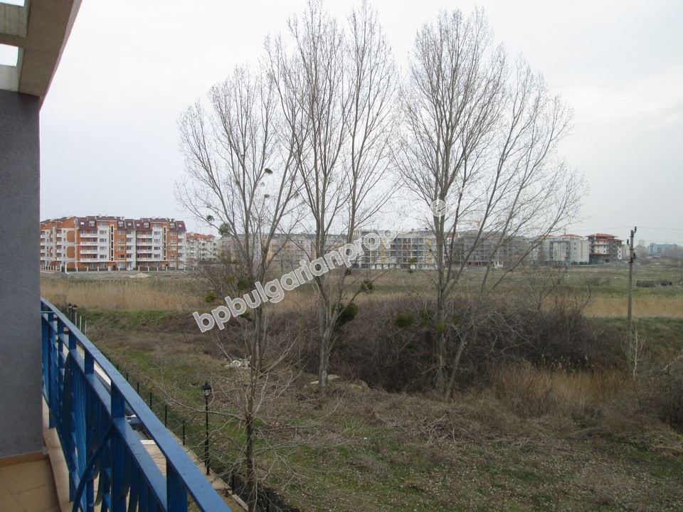 Меблированная двухкомнатная квартира на продажу в Солнечном Берегу