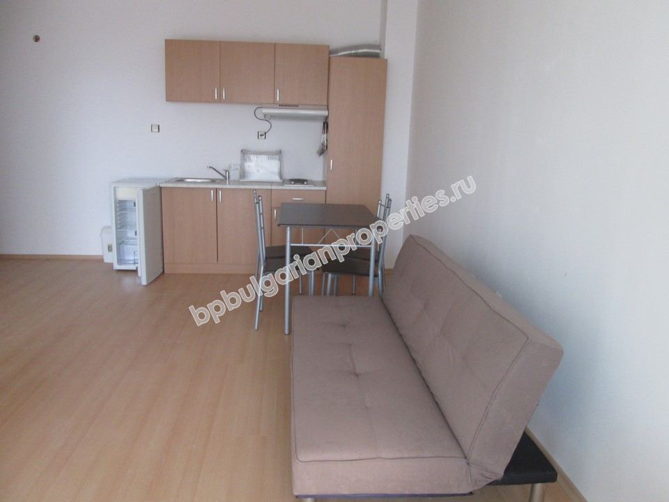 Меблированная двухкомнатная квартира на продажу в Солнечном Берегу