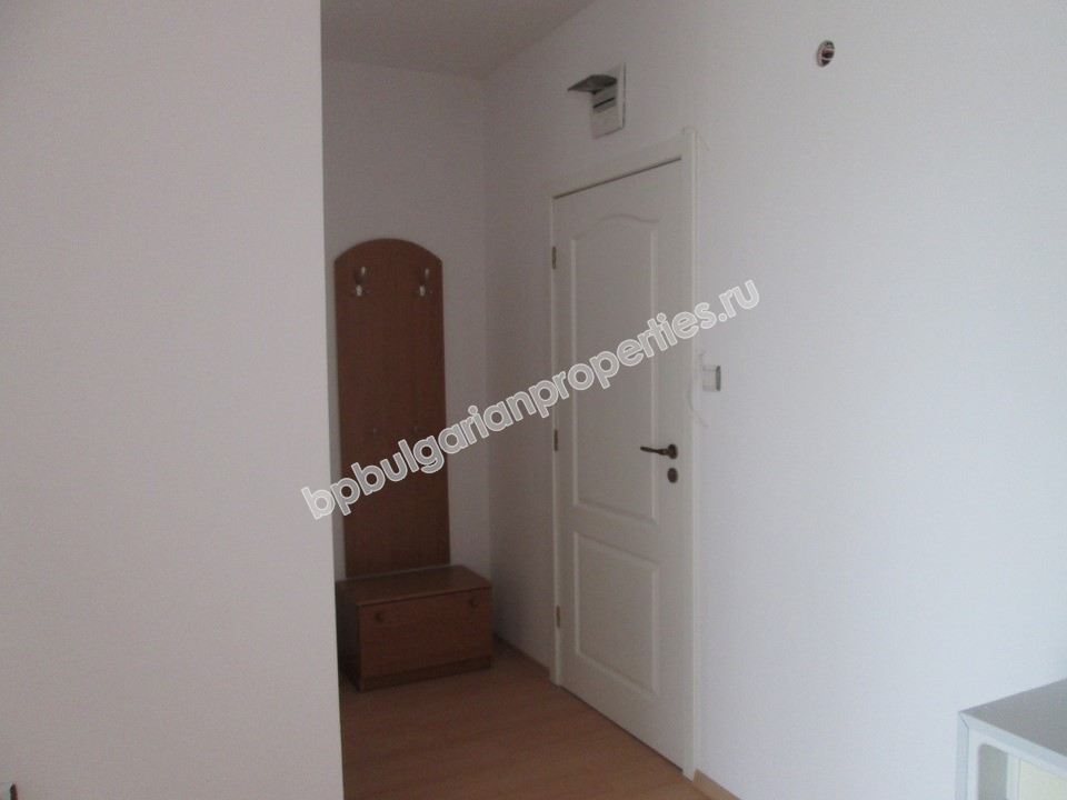 Меблированная двухкомнатная квартира на продажу в Солнечном Берегу