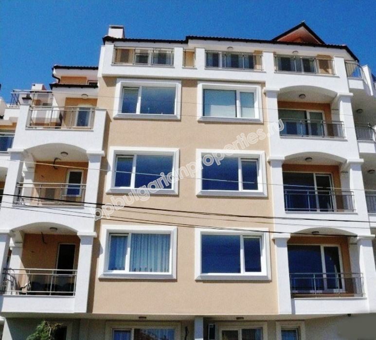 Меблированная трехкомнатная квартира близко к морю на продажу в курорте Равда