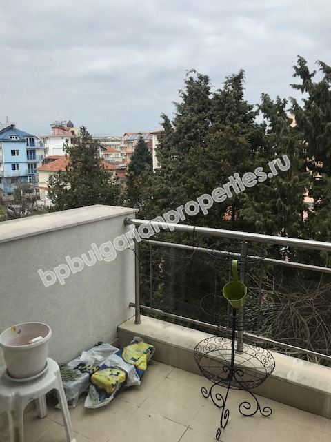 Меблированная трехкомнатная квартира близко к морю на продажу в курорте Равда