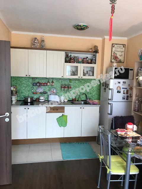 Меблированная трехкомнатная квартира близко к морю на продажу в курорте Равда